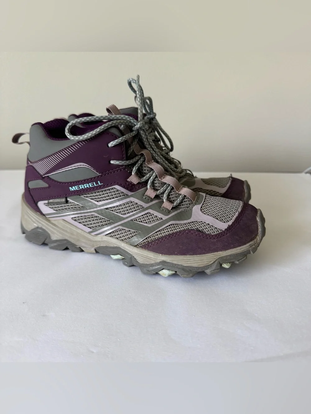 MERRELL Size 3 Girls Waterproof Moab Hiking Boots